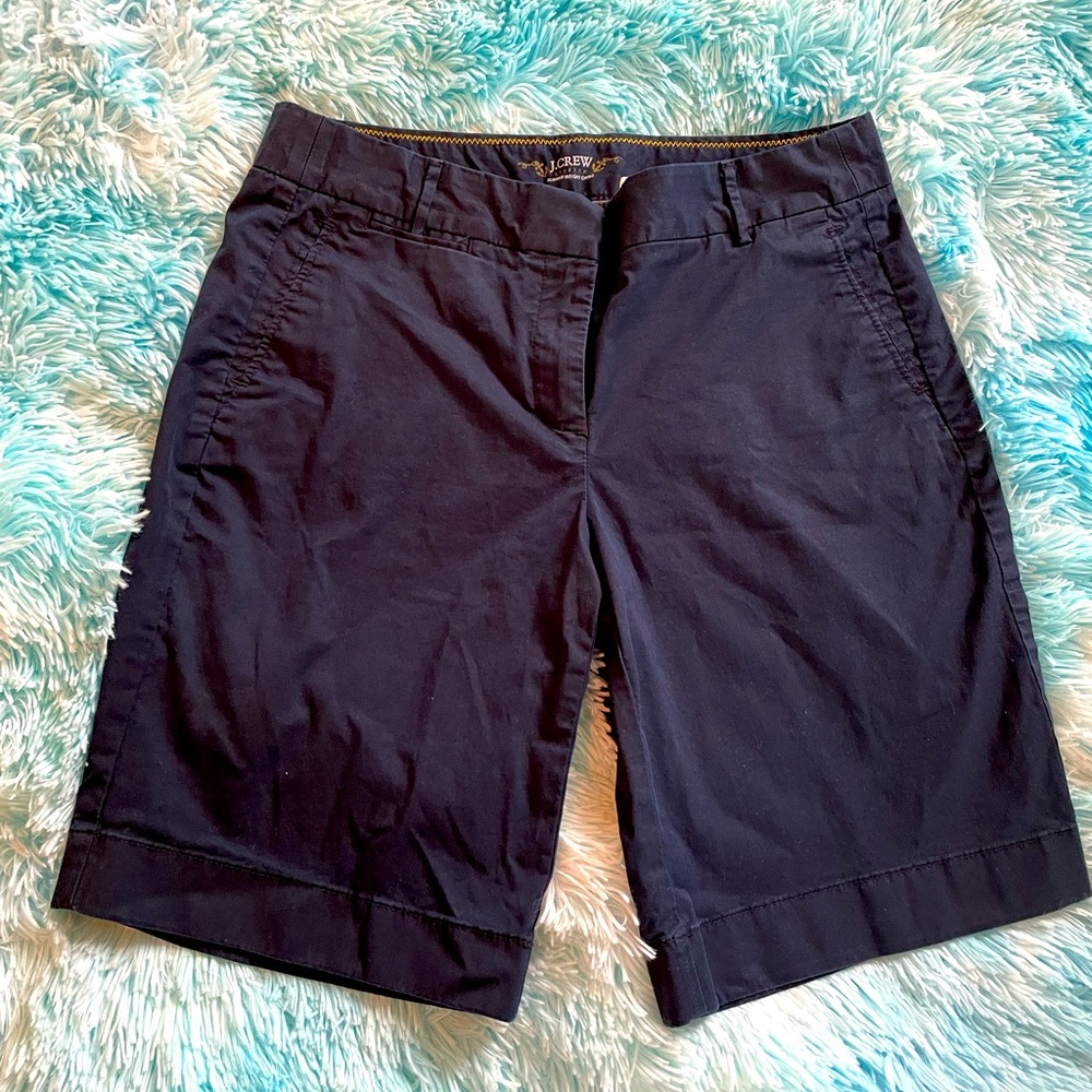 JCrew Stretch Summer Weight Chino Bermuda Shorts Navy Size 4 7” inseam EUC